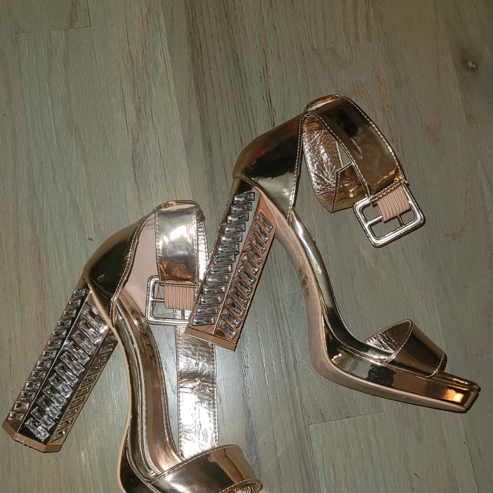 Heels - Picture 3 of 4